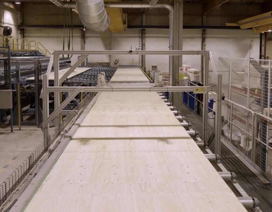 Production du Kerto® LVL dans l'usine Metsa Wood