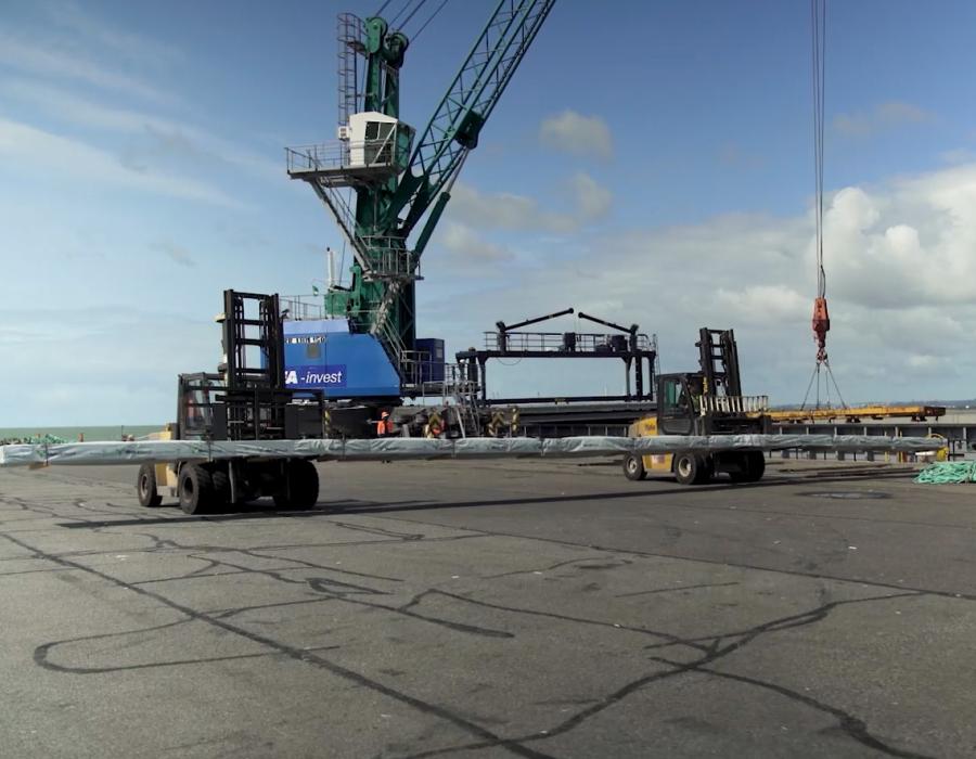 Arrivée et déchargement au port de Honfleur, site du Groupe ISB